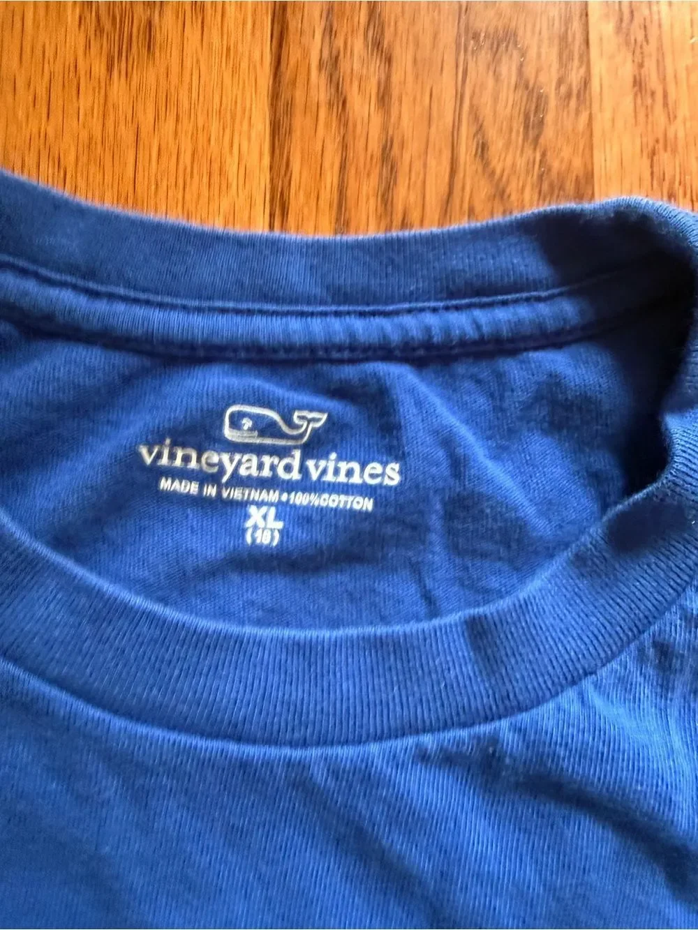 Vineyard Vines boys Blue Tee with Pink Whale Logo, youth xl
